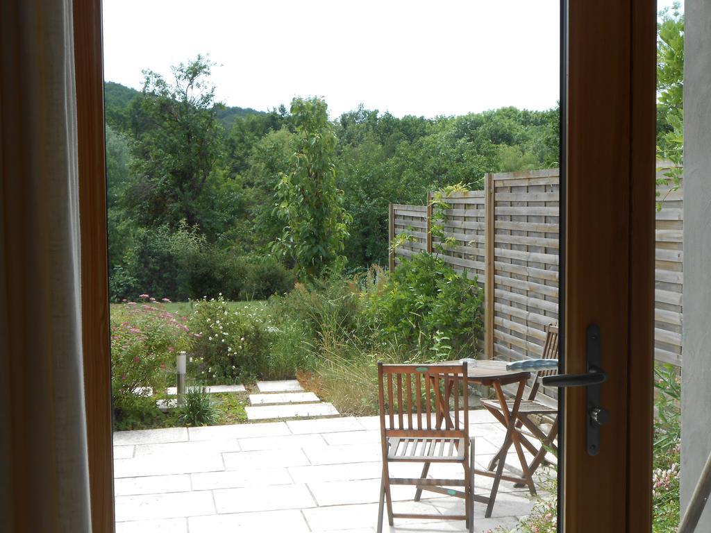 Les Grands Pres Bed & Breakfast Geney Oda fotoğraf
