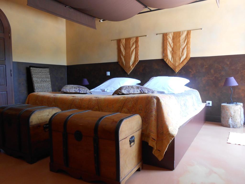 Les Grands Pres Bed & Breakfast Geney Oda fotoğraf