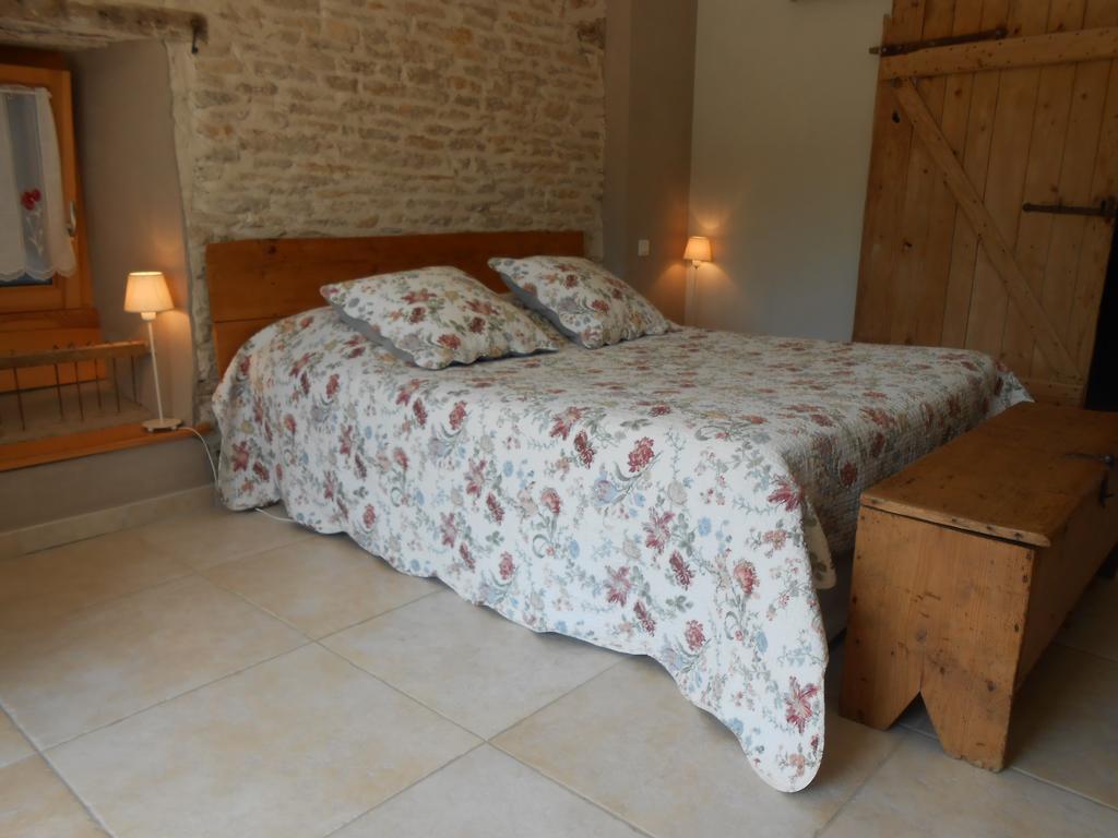Les Grands Pres Bed & Breakfast Geney Oda fotoğraf