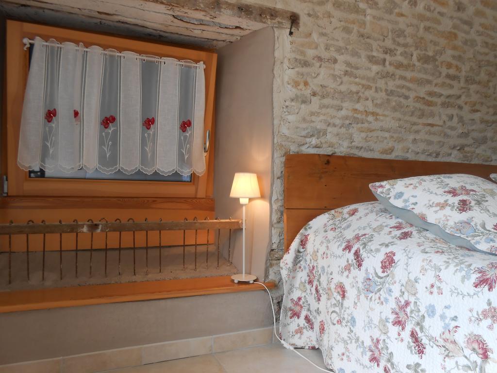 Les Grands Pres Bed & Breakfast Geney Oda fotoğraf